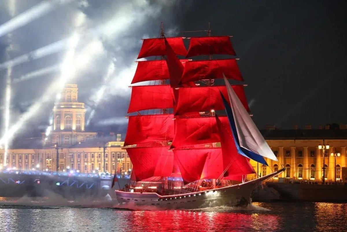 Бриг Алые паруса в Санкт-Петербурге