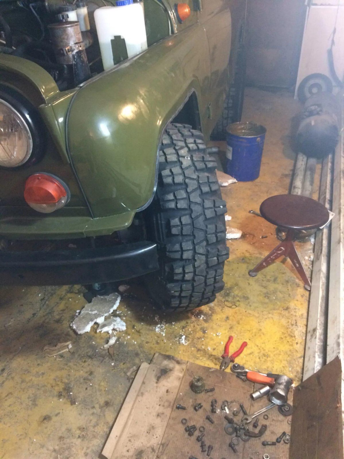 УАЗ 3151 переднее колесо завалено