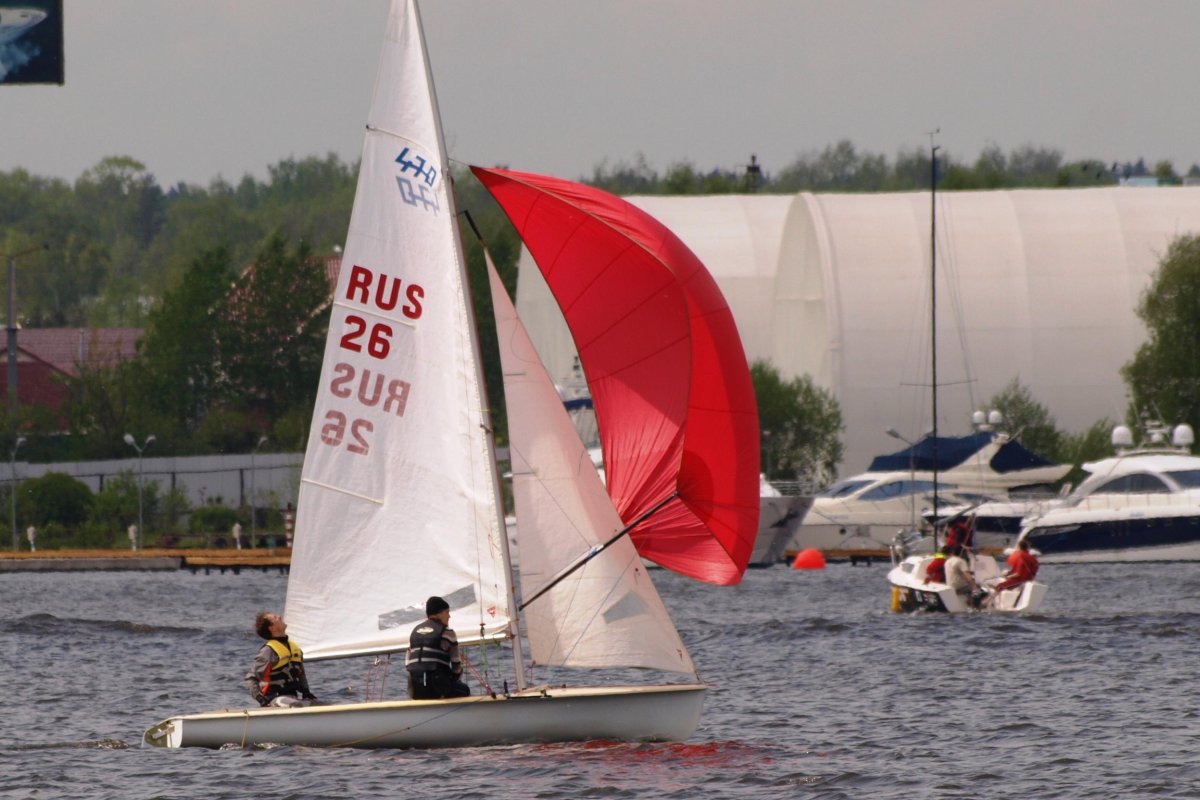 Яхта парусная 470