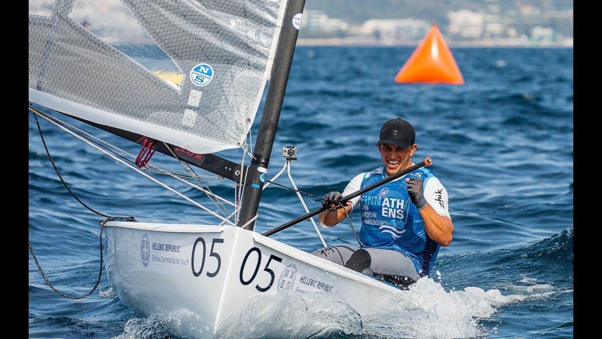 Лодка фин парусная