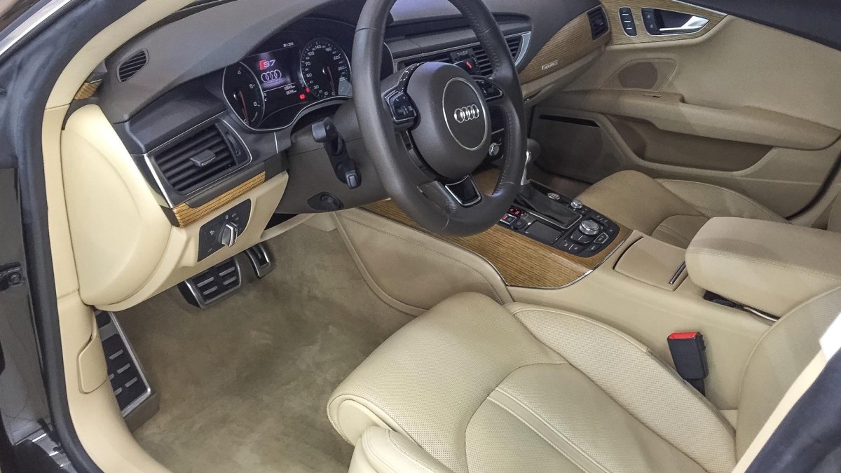 Ауди а4 светлый салон