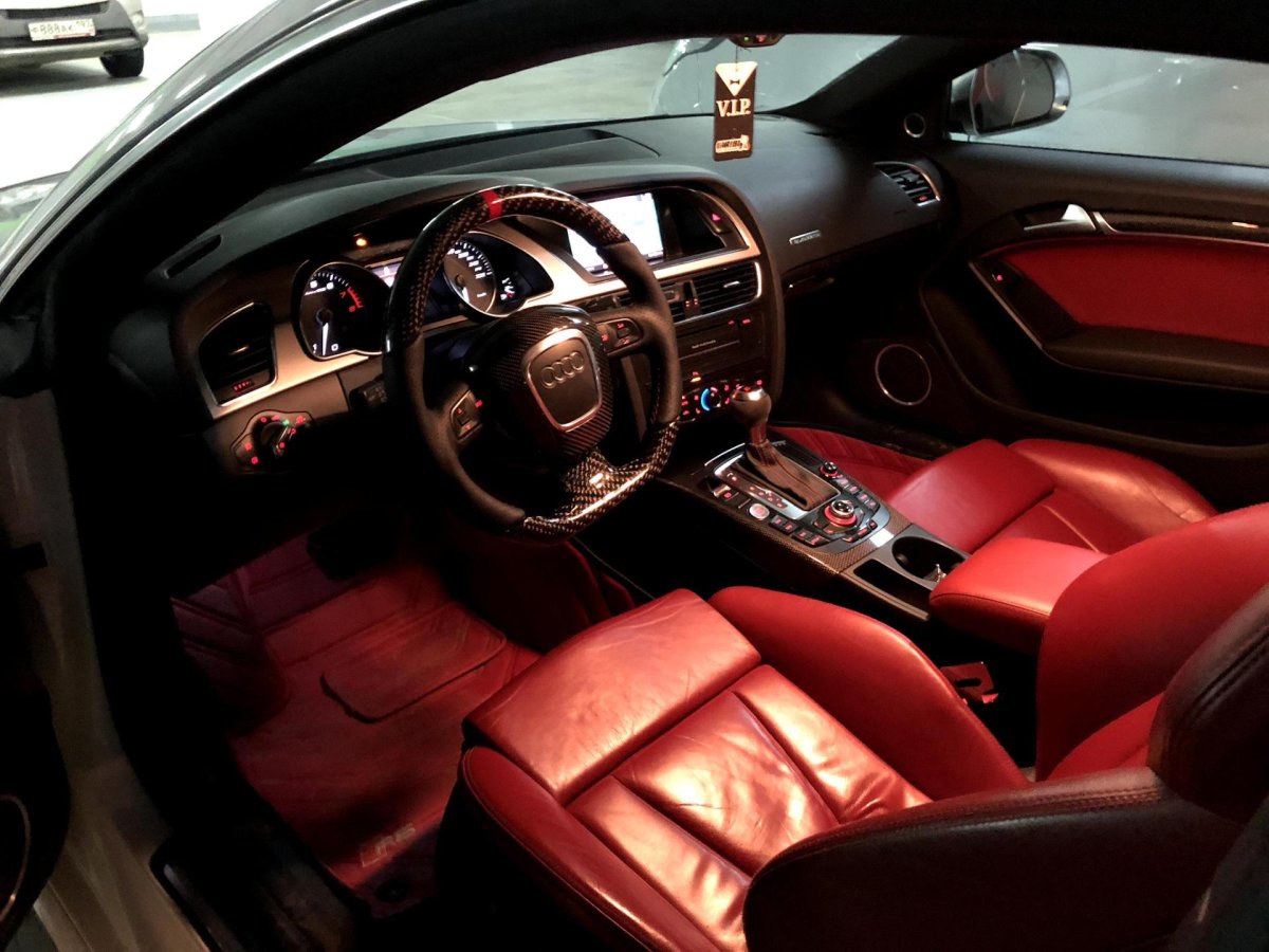 Audi a5 красный салон