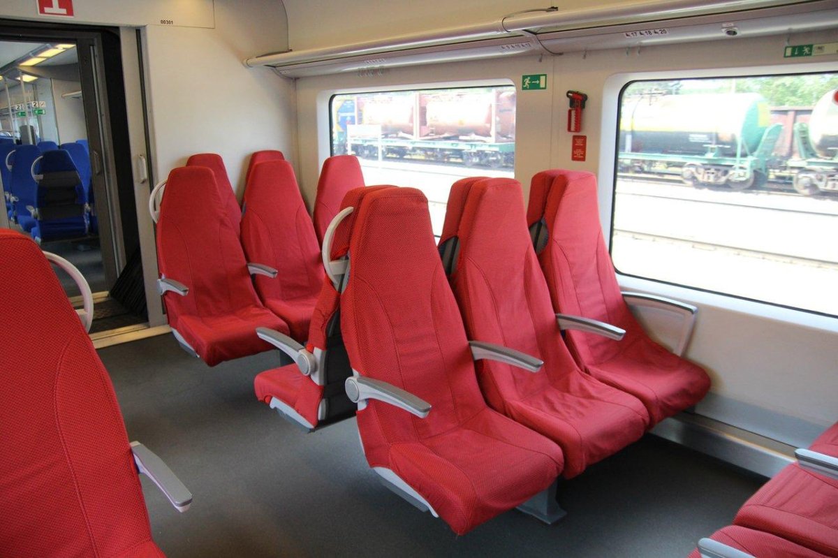 Комфорт поезд Ласточка 820