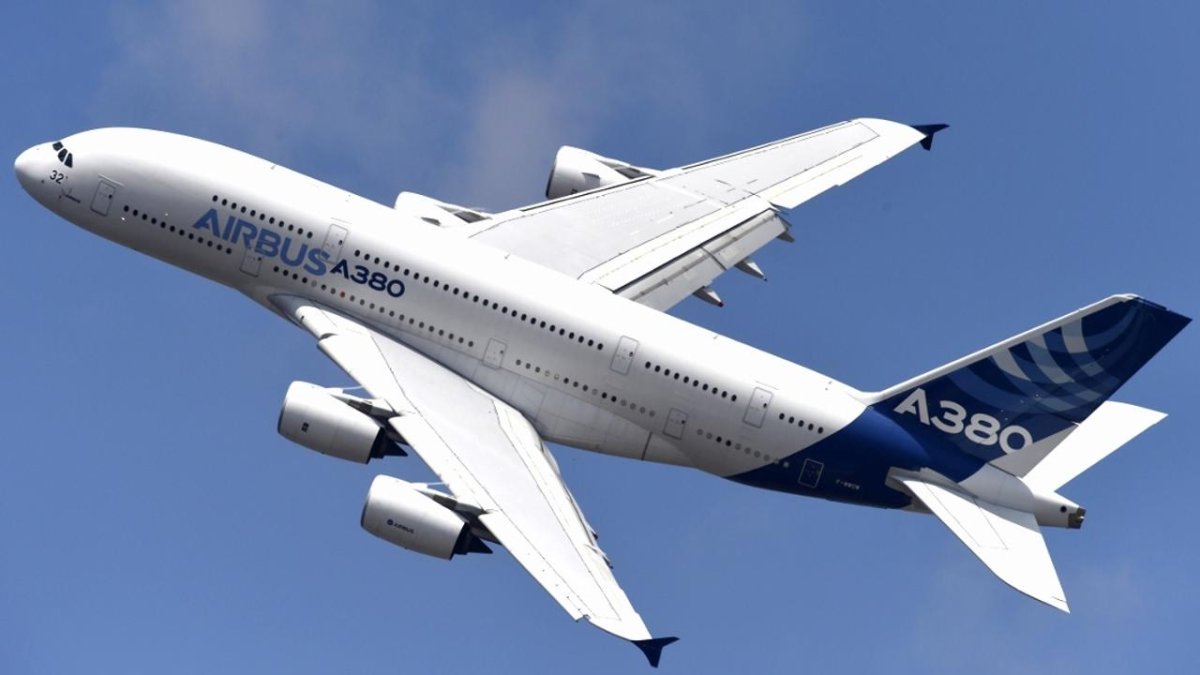 Авиалайнер Airbus а380