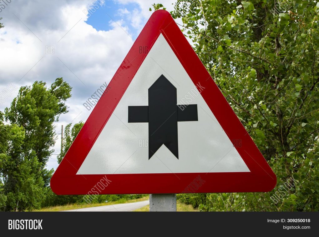 Знак второстепенная дорога