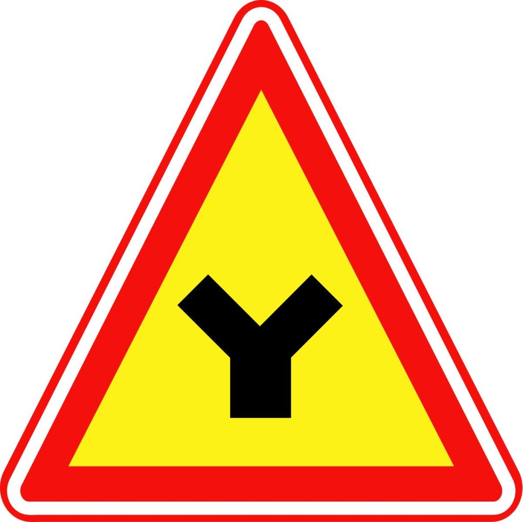 Дорожный знак пересечение