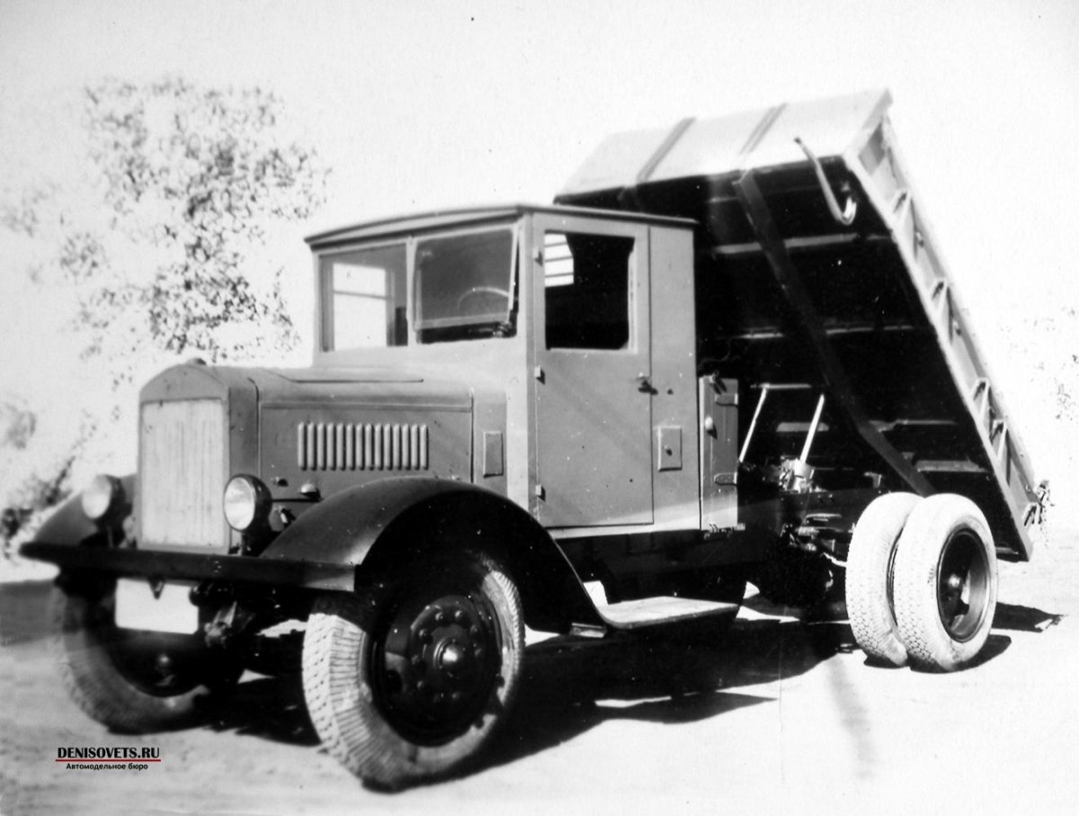 Автомобиль ЯАЗ 210