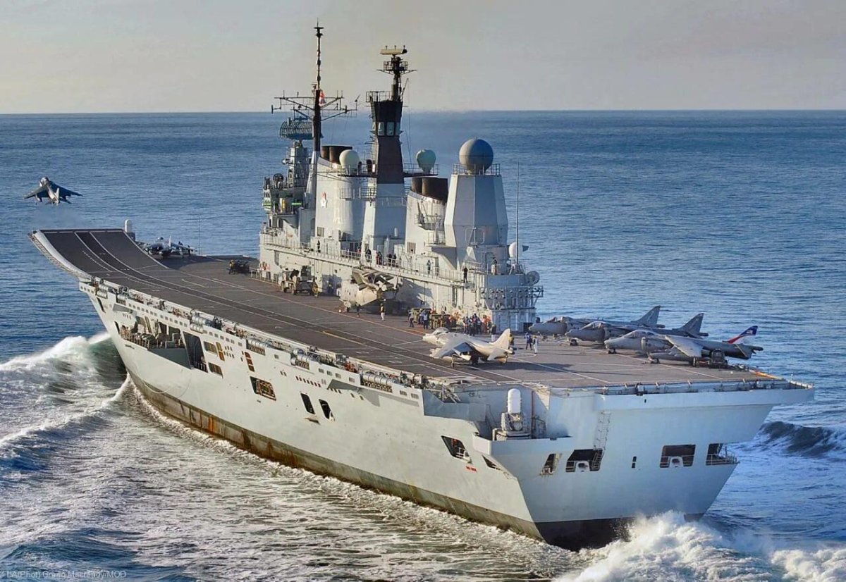 Invincible авианосец