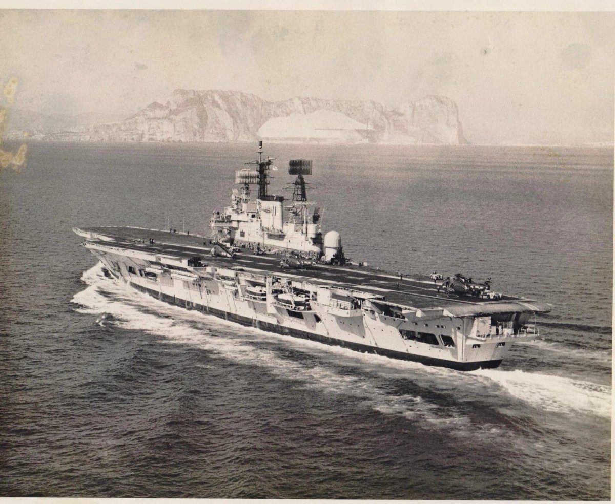HMS Ark Royal r09