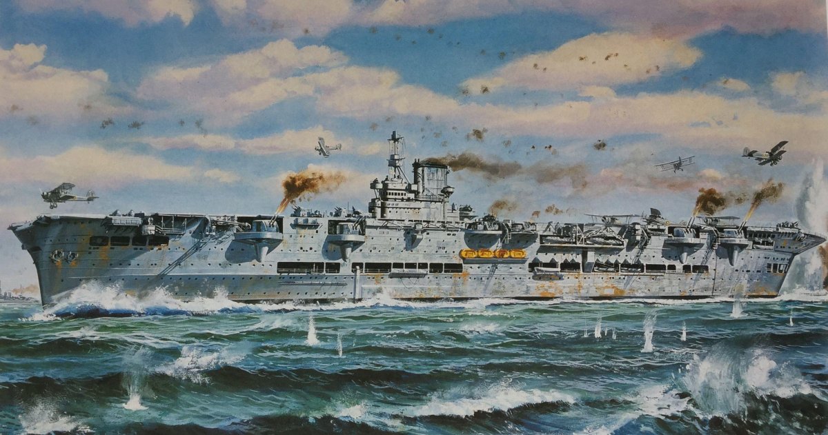 Британский авианосец АРК Роял