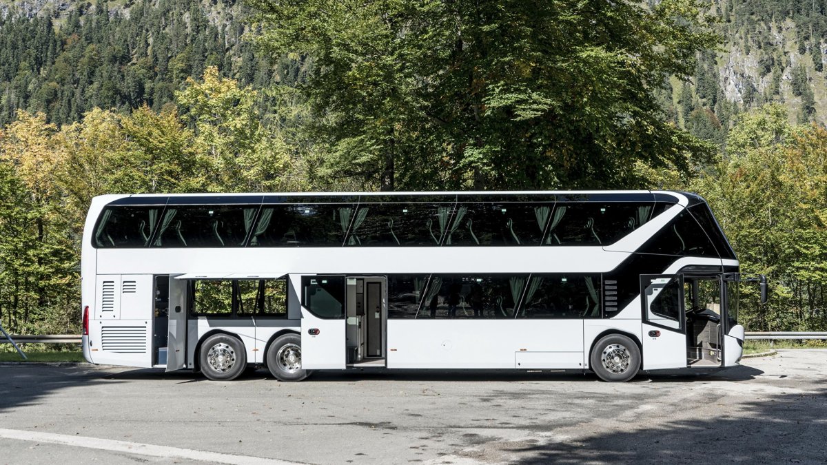 Автобус Neoplan Skyliner