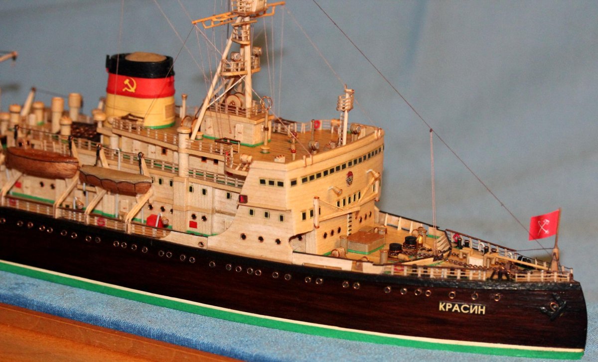 Ледокол Красин модель