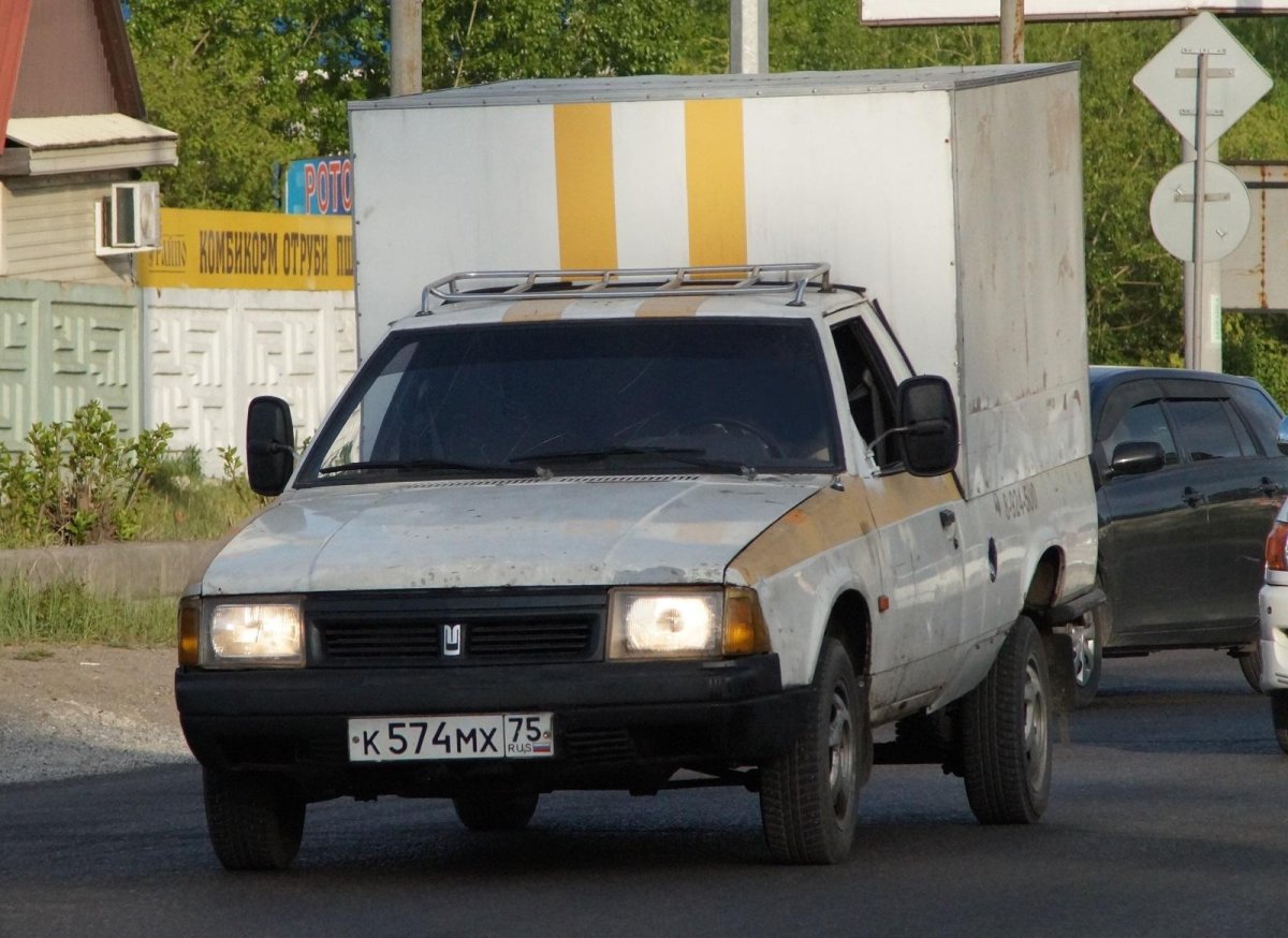 Москвич 2335 с прицепом