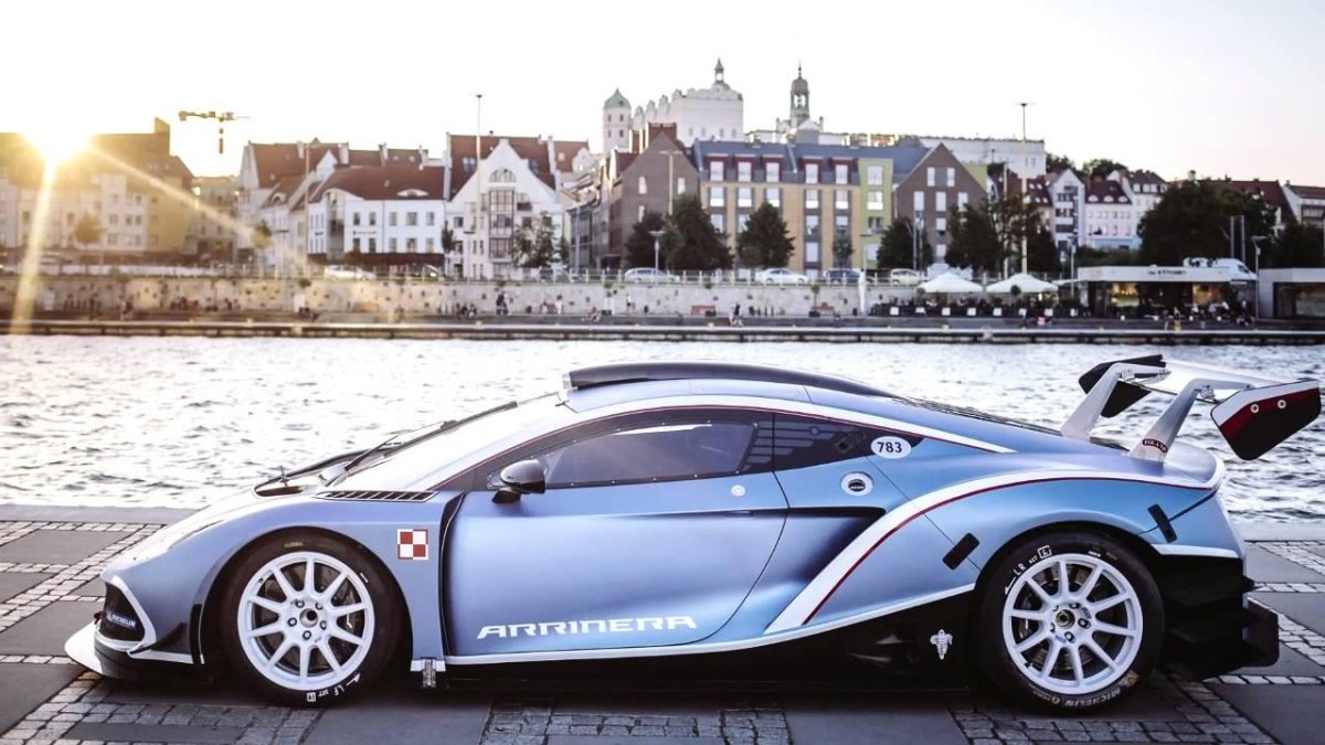 Arrinera Hussarya gt and girls