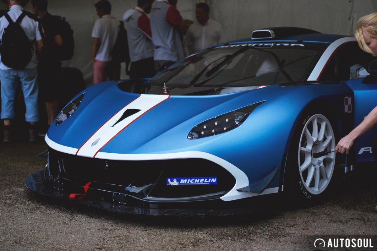 Arrinera/автомобиль белый