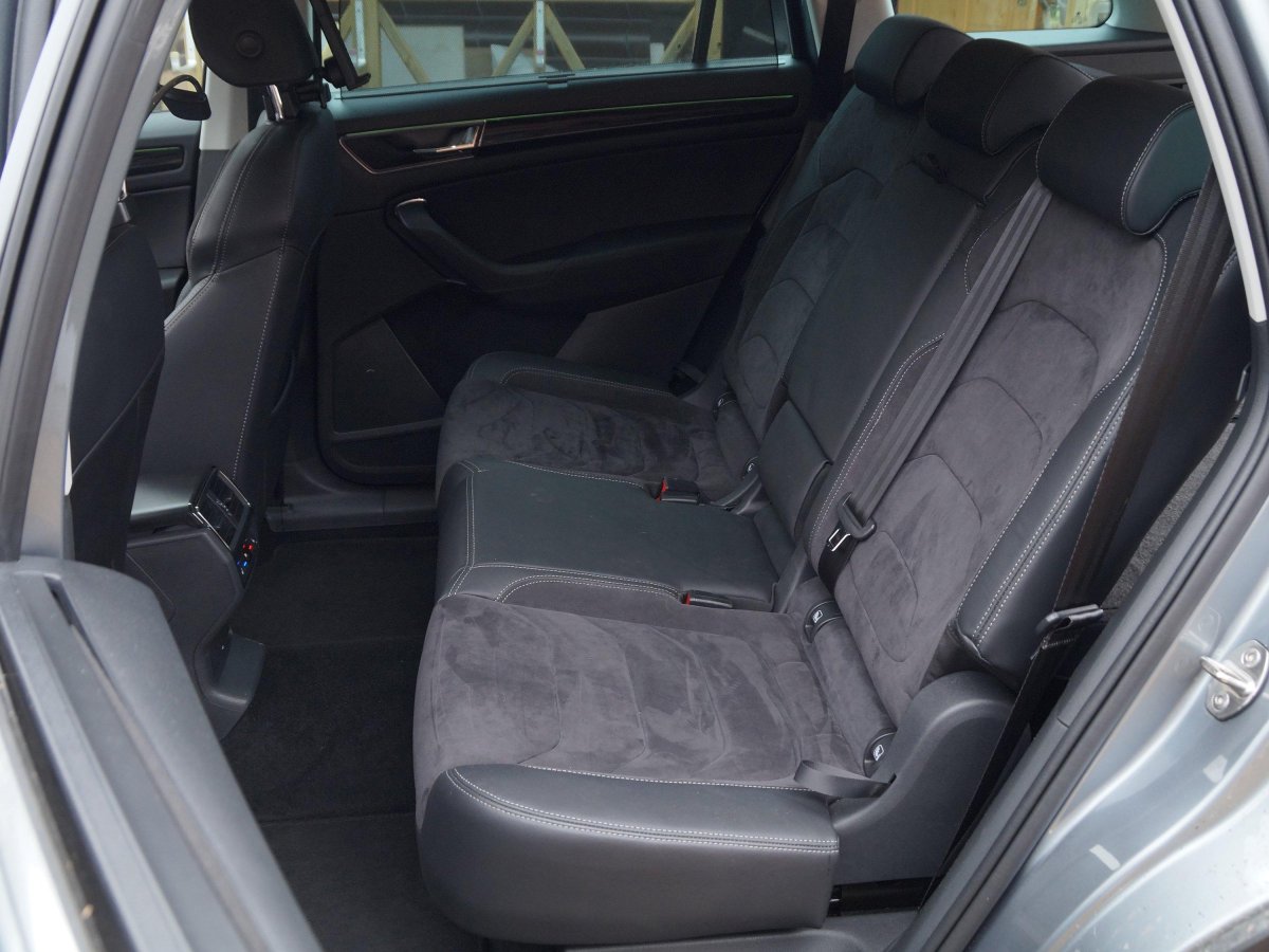 Шкода Кодиак салон сзади