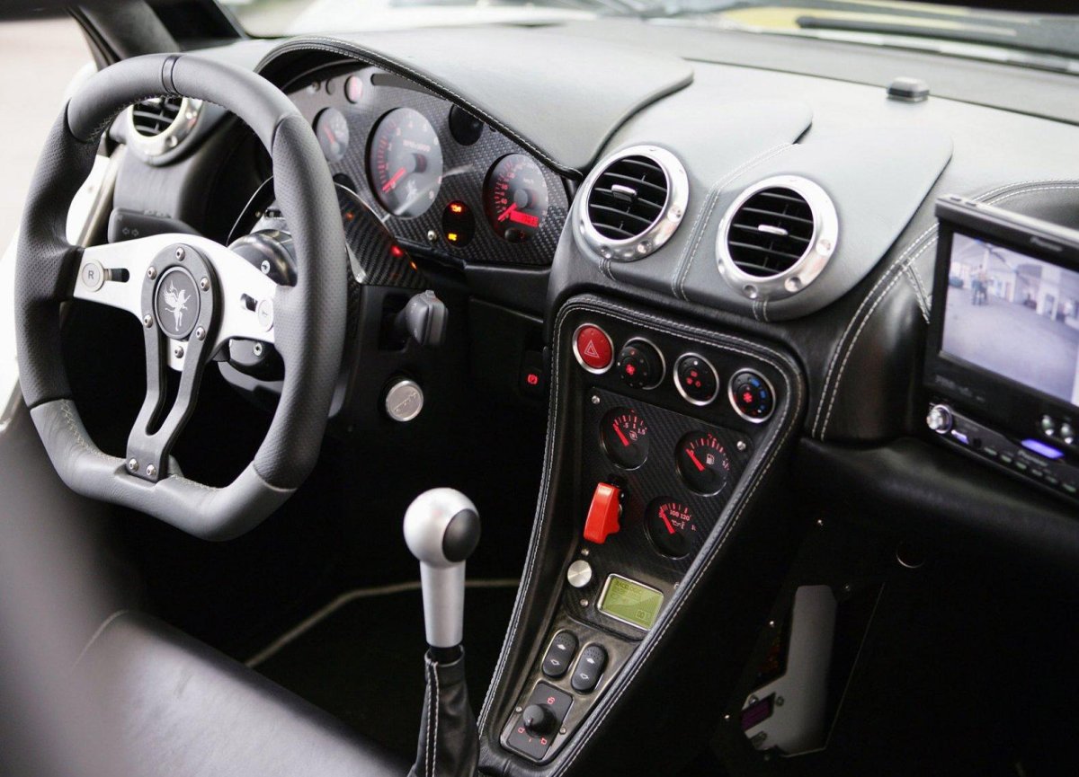 Gumpert Apollo Interior