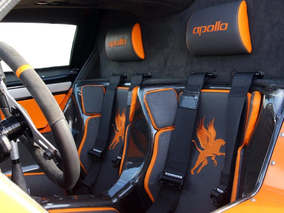 Gumpert Apollo Interior