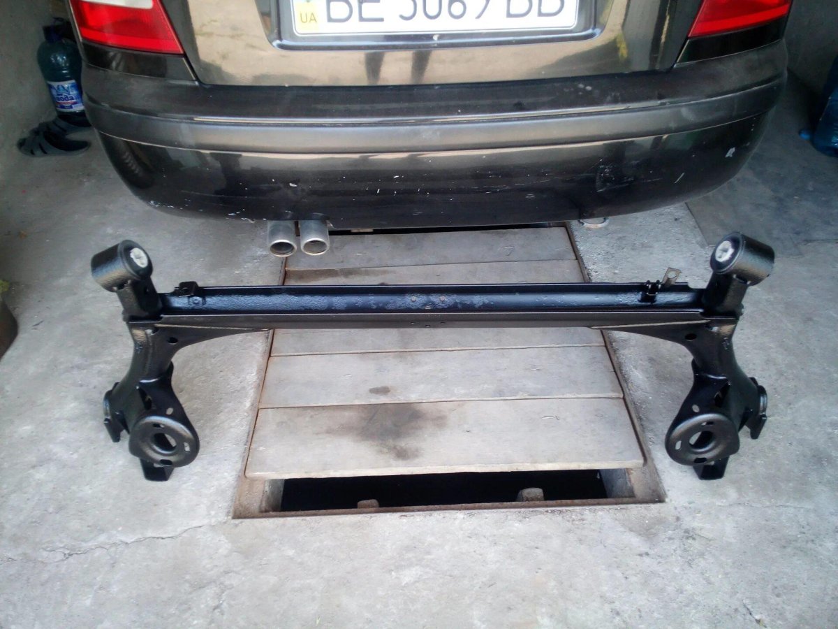 Задняя балка Шкода Октавия а7