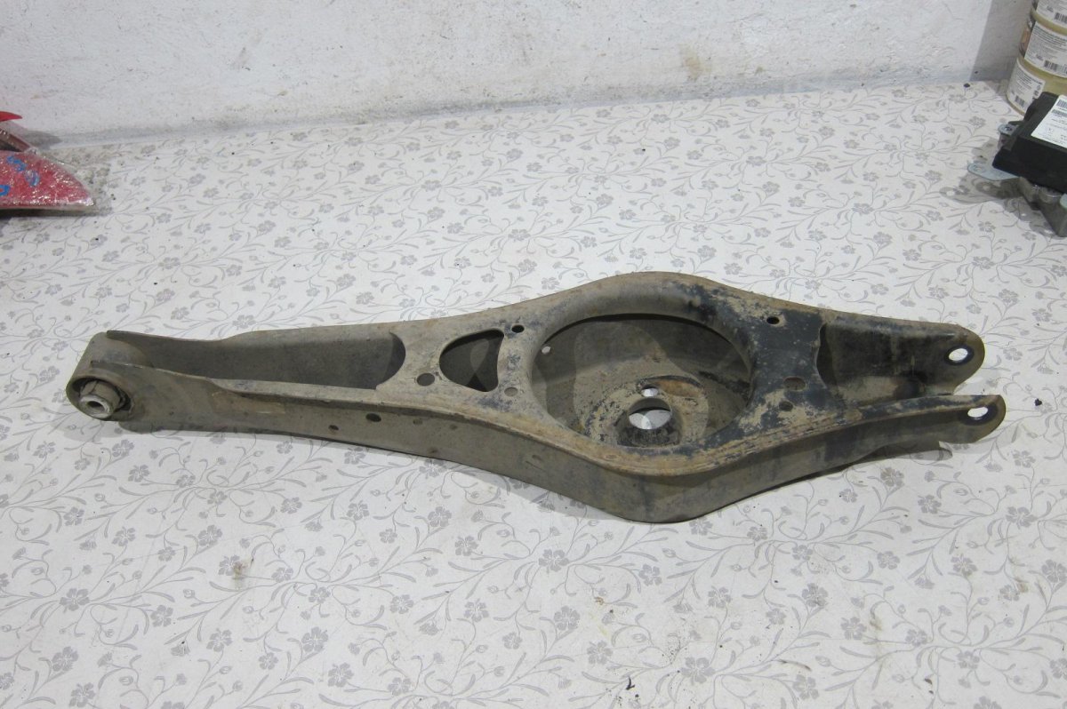 Нижний рычаг Шкода Октавия а5