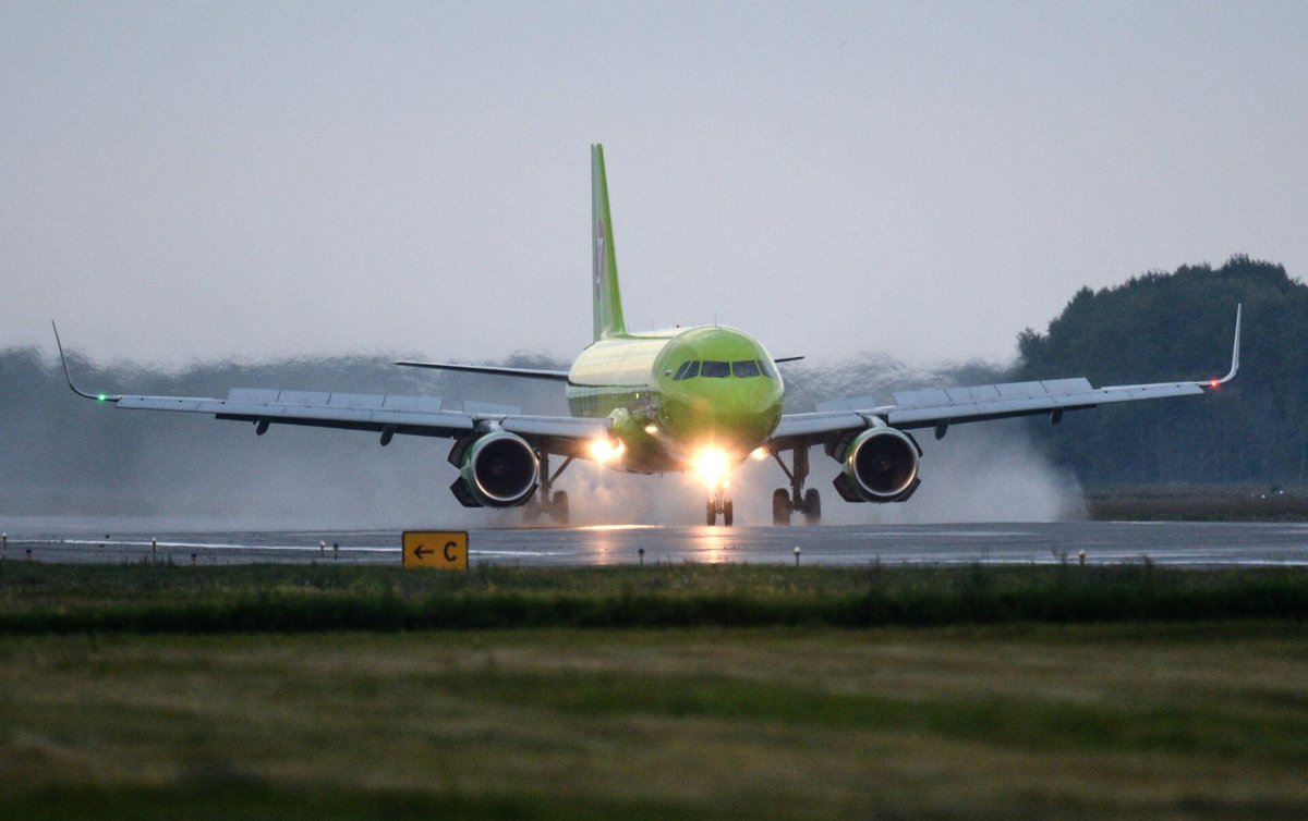 Авиалайнеры аэропорт Кольцово Екатеринбург