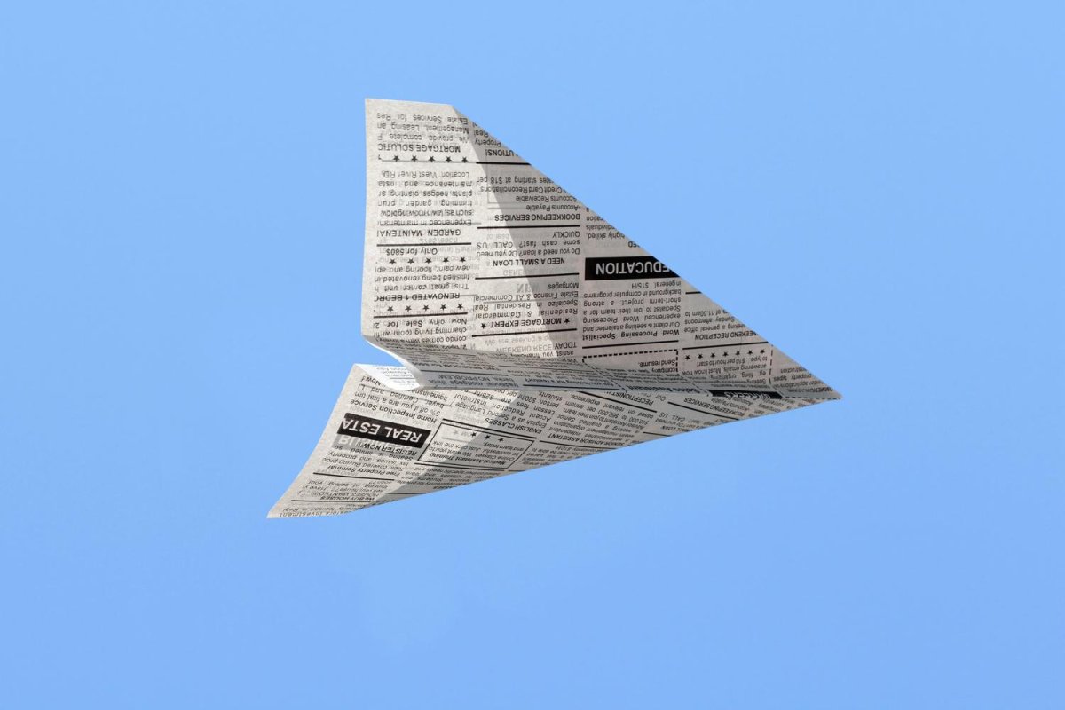 Самолетик из газеты