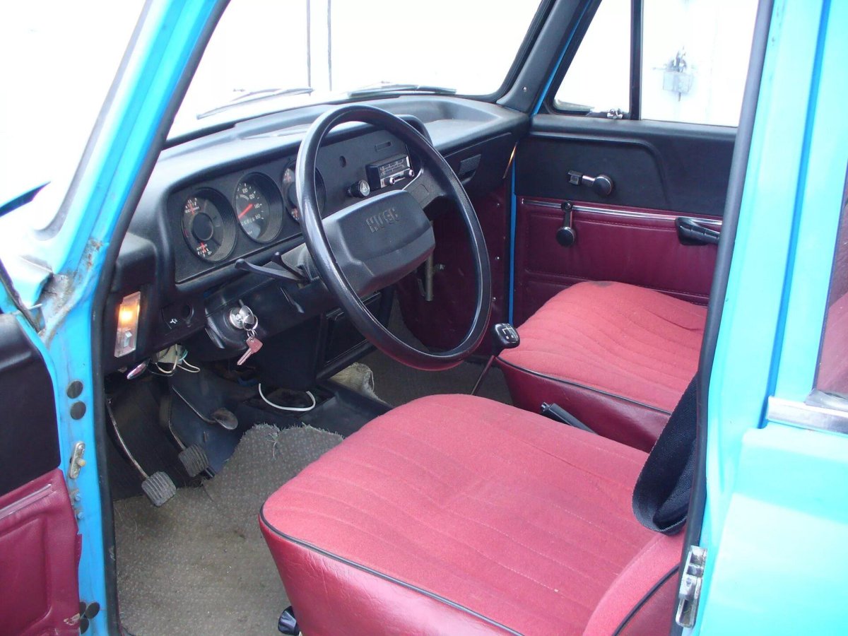 Москвич 2140 красный салон