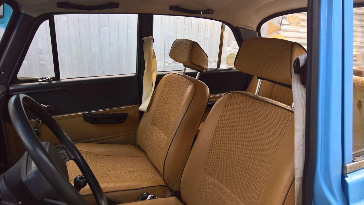 Москвич 2140 бежевый салон