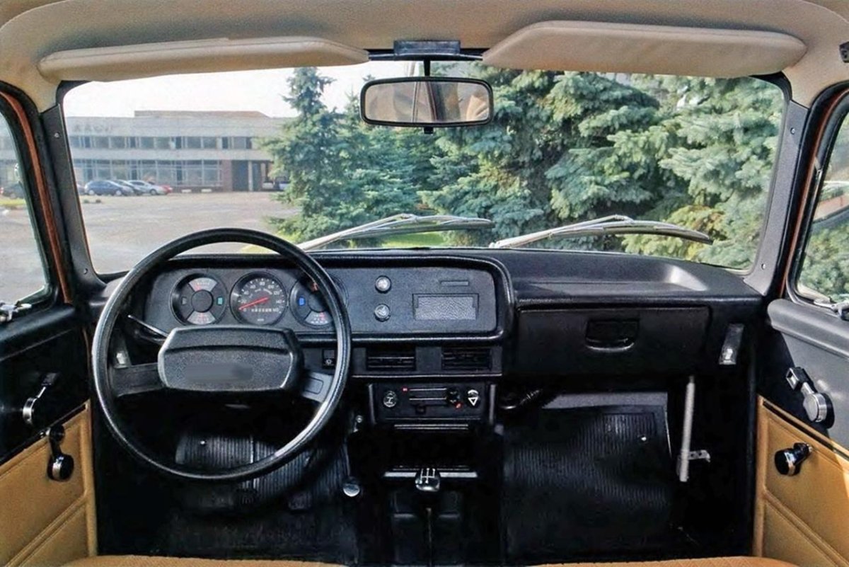 Москвич АЗЛК 2140 салон