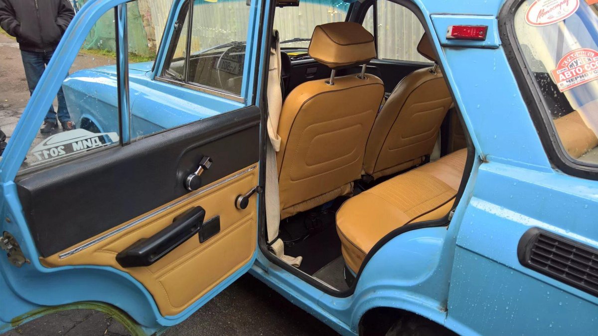 АЗЛК 2140 салон