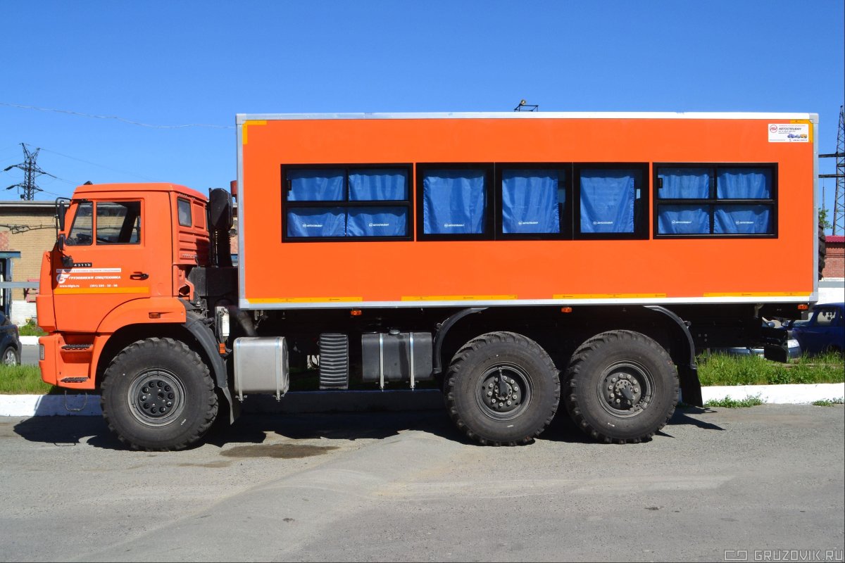 КАМАЗ 43118 вахтовый автобус