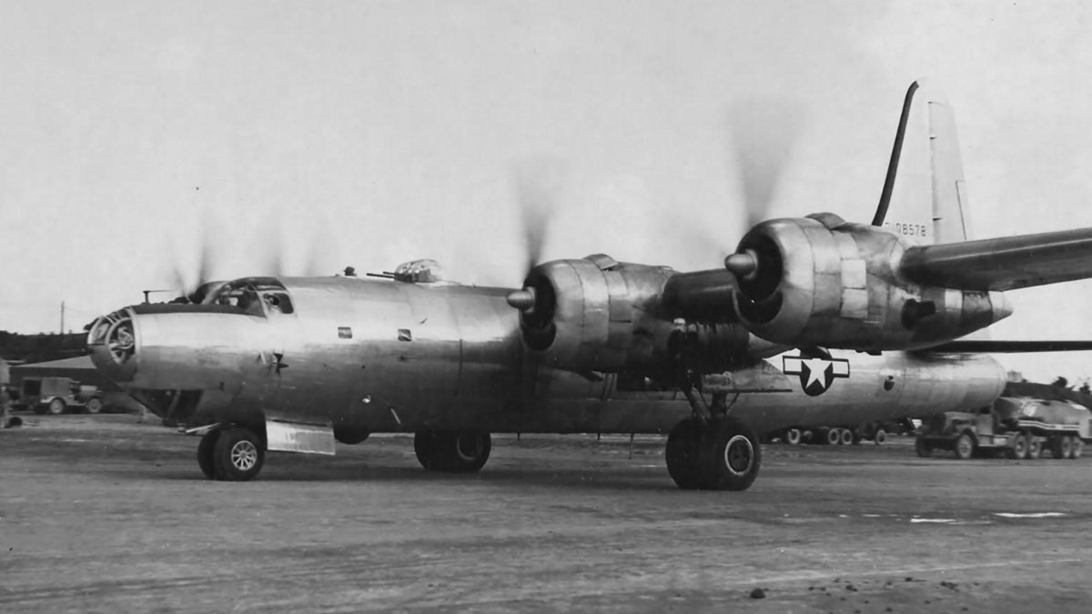 B-32 бомбардировщик