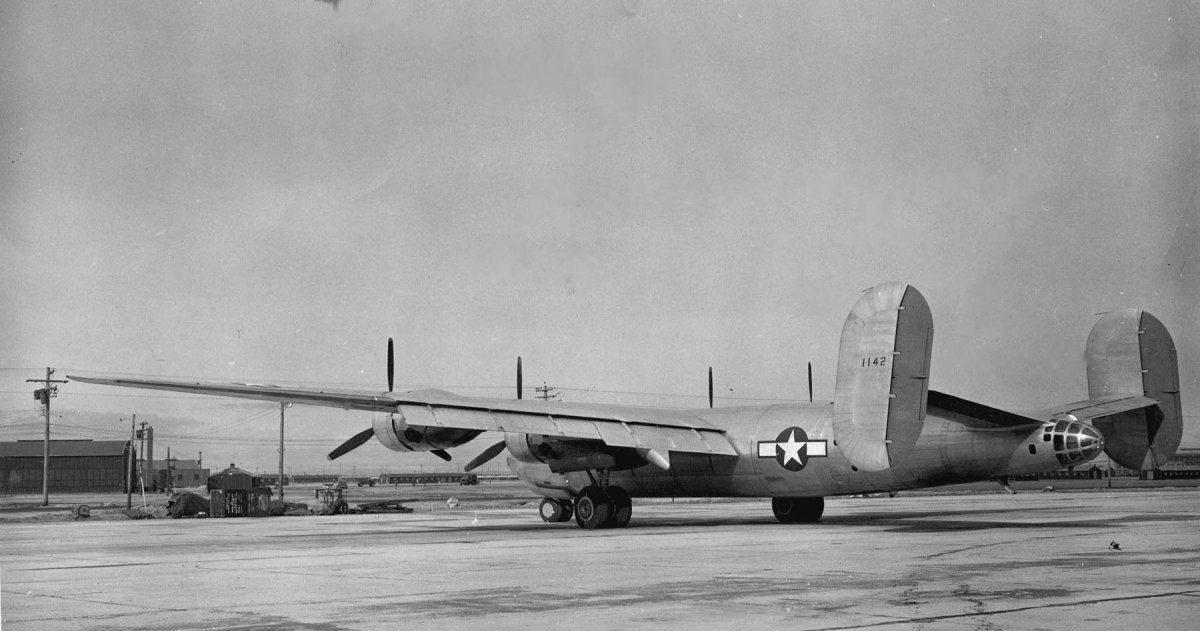 Самолет б-32