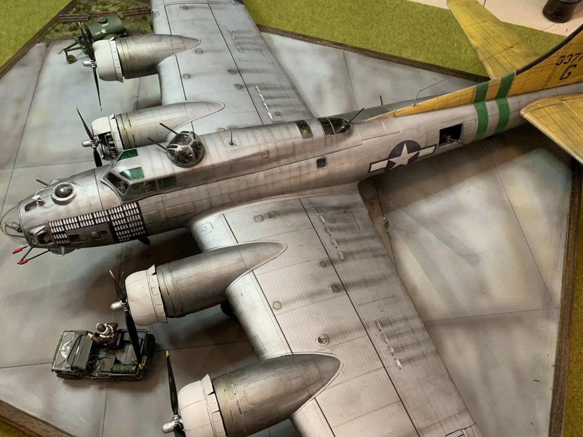 01e030 HK models самолет b-17g late 1/32