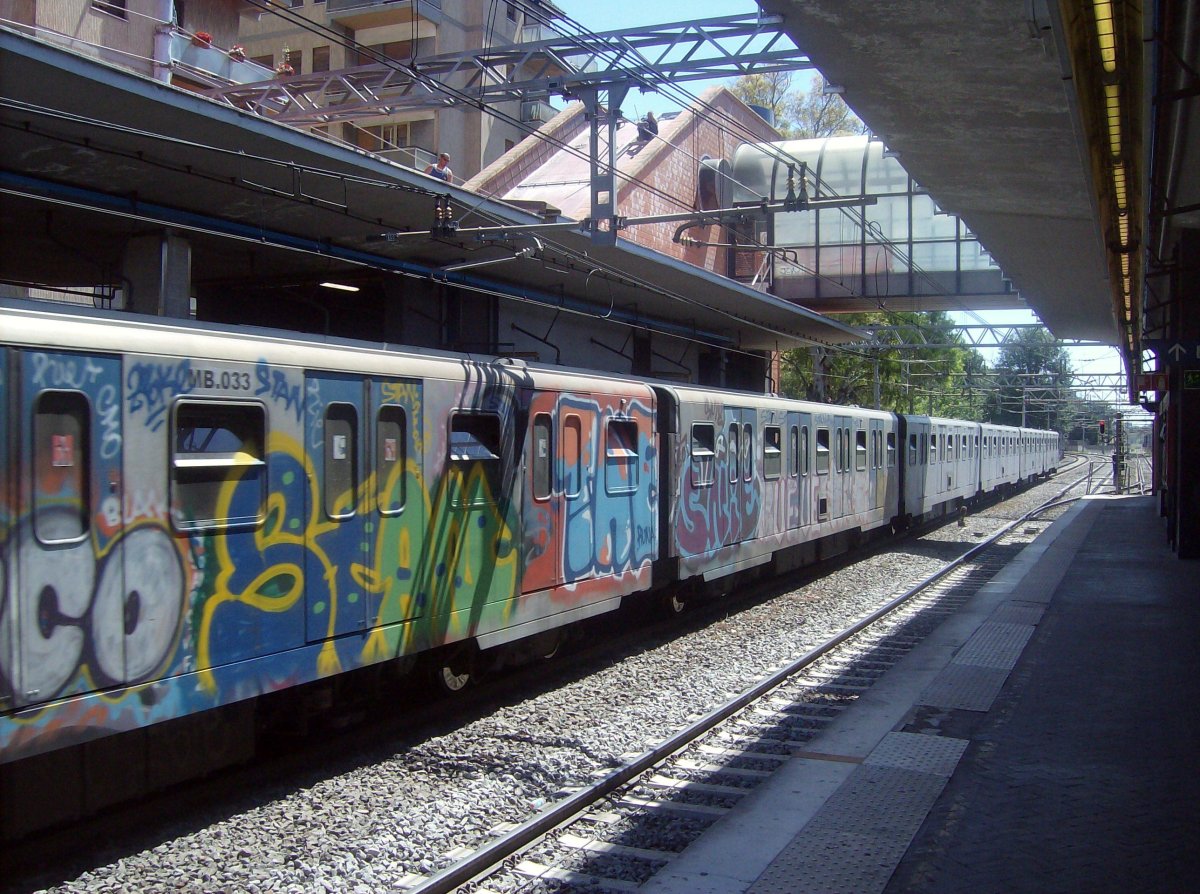 Поезд метро в Риме