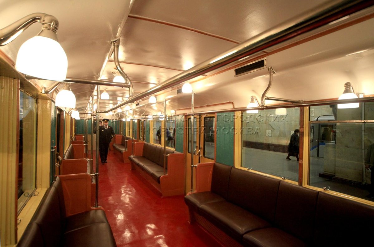 Метро вагоны Москва ретровагон