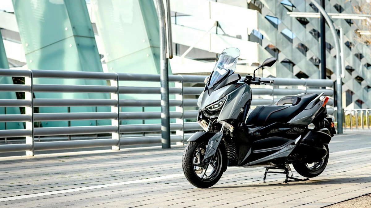 Yamaha x Max 300