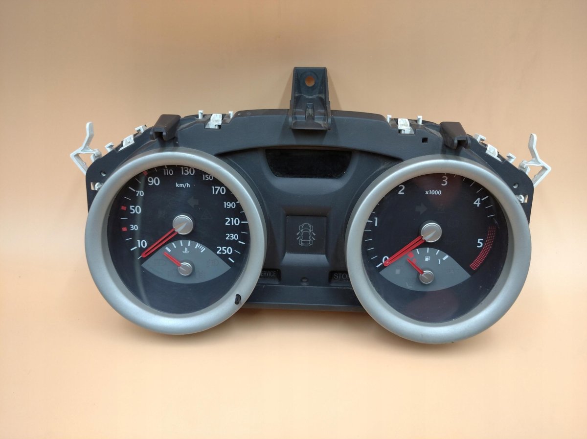 Накладка органайзер на панель приборов Рено Логан 1