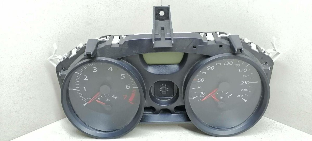 Приборная панель Меган 2