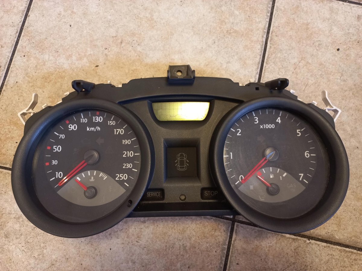 Приборная панель Меган 2