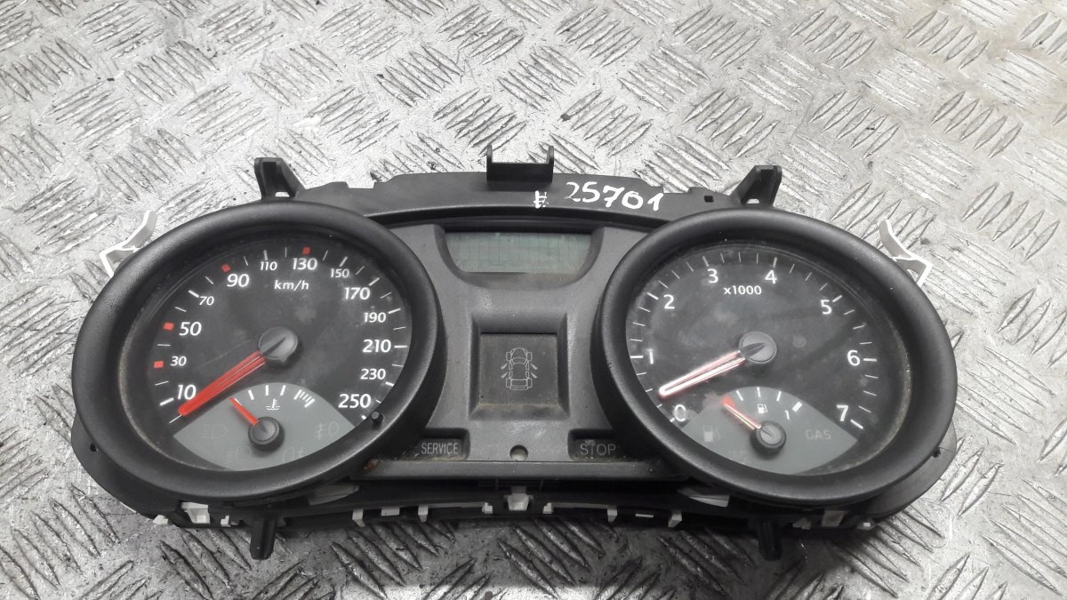 Приборная панель Рено Меган 2