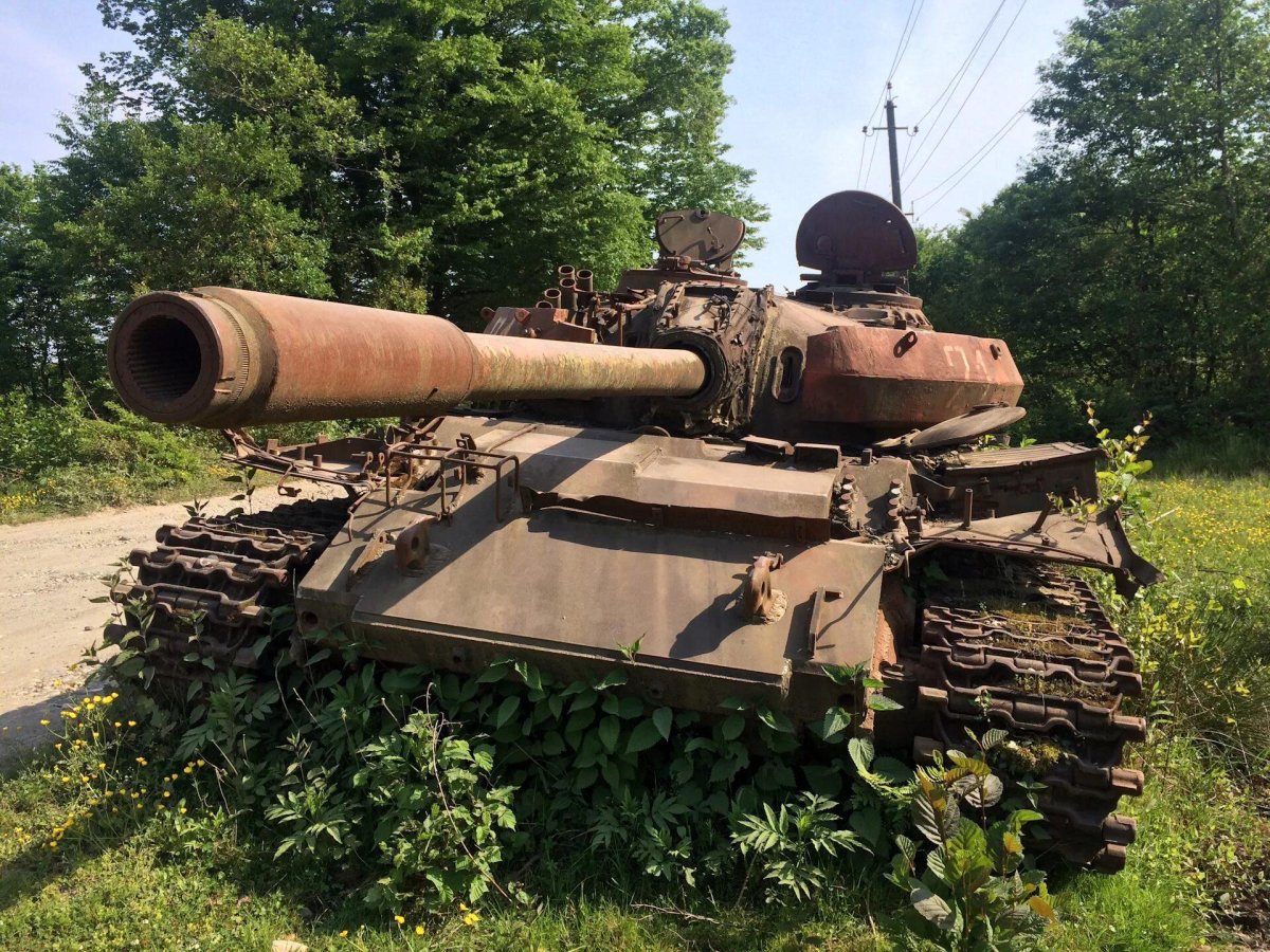 Подбитый танк в Абхазии