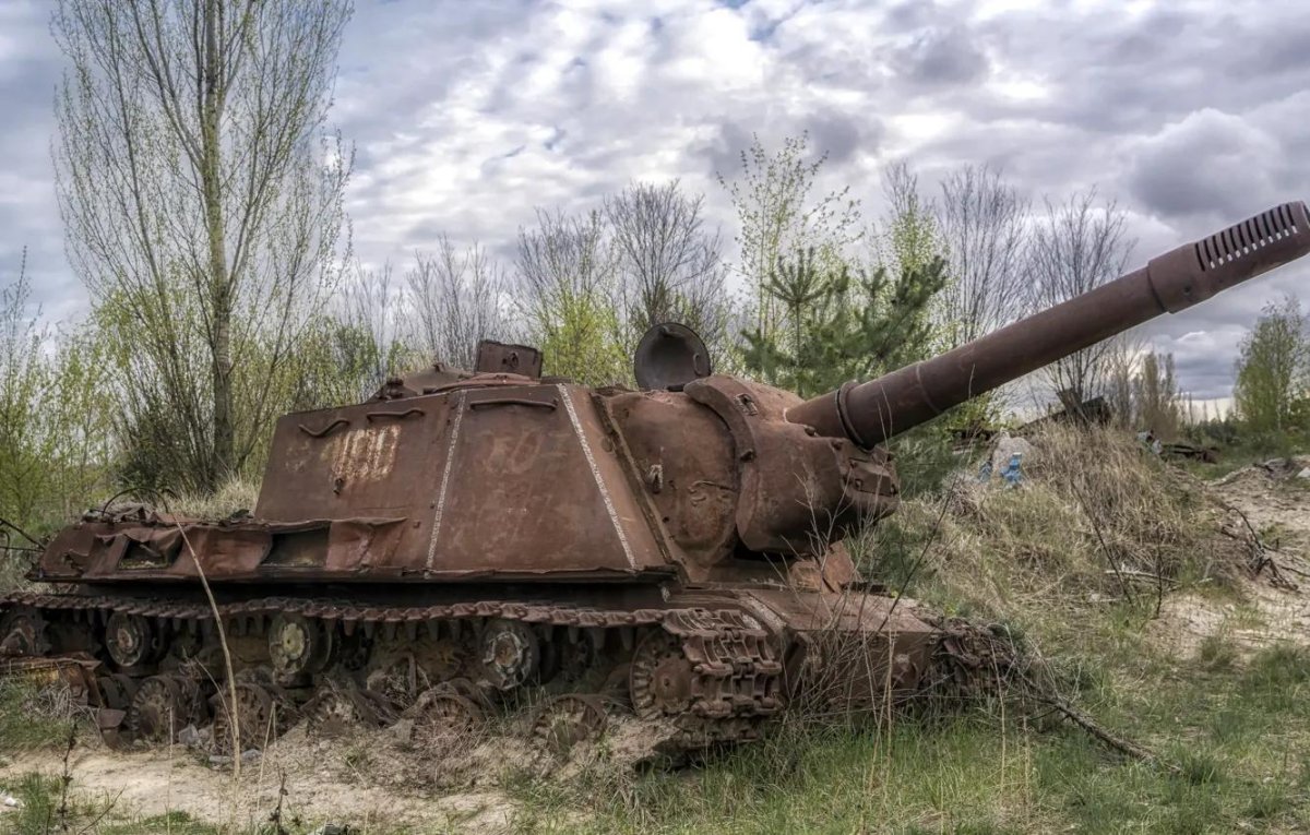 Танк зверобой ИСУ-152 В Чернобыле