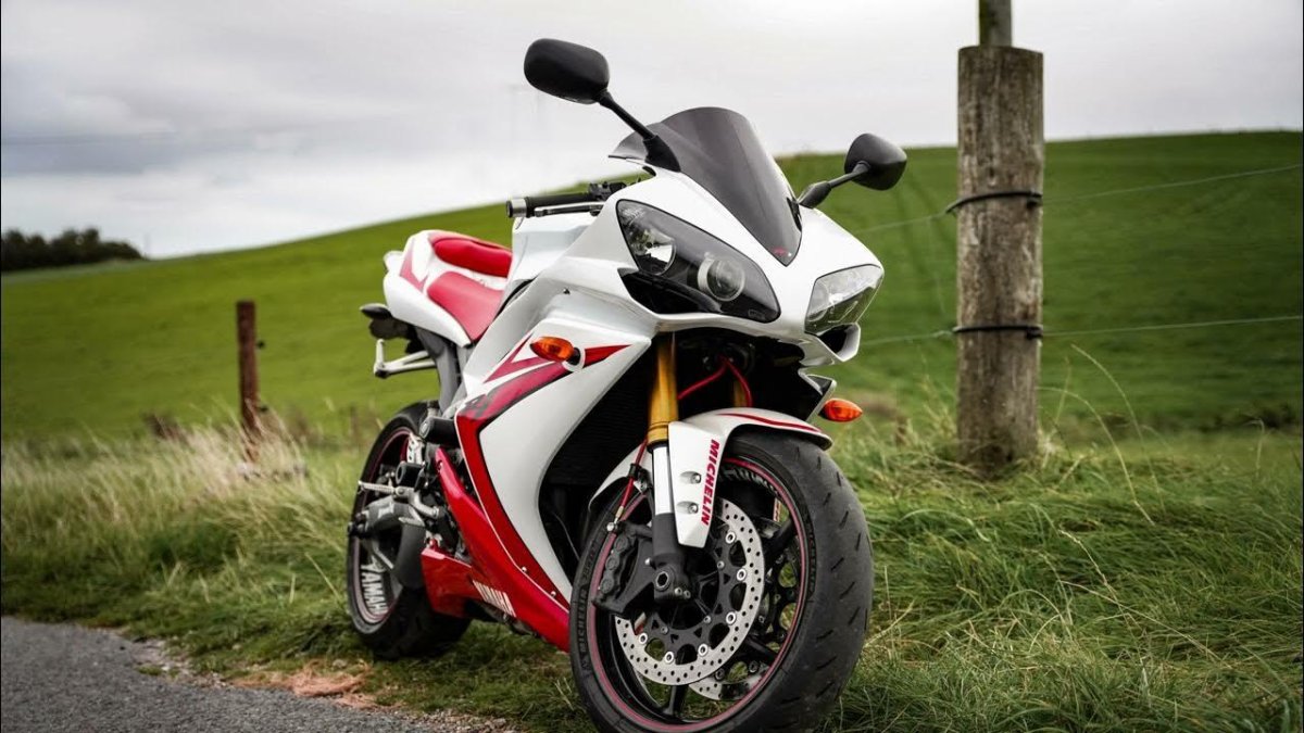 Yamaha r1 White обои
