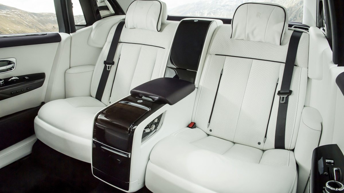 Rolls Royce Phantom 2018 салон