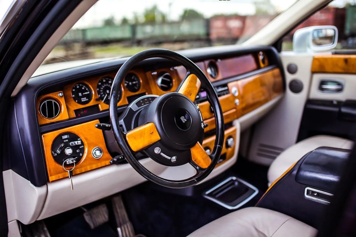 Rolls Royce Phantom 2022 салон