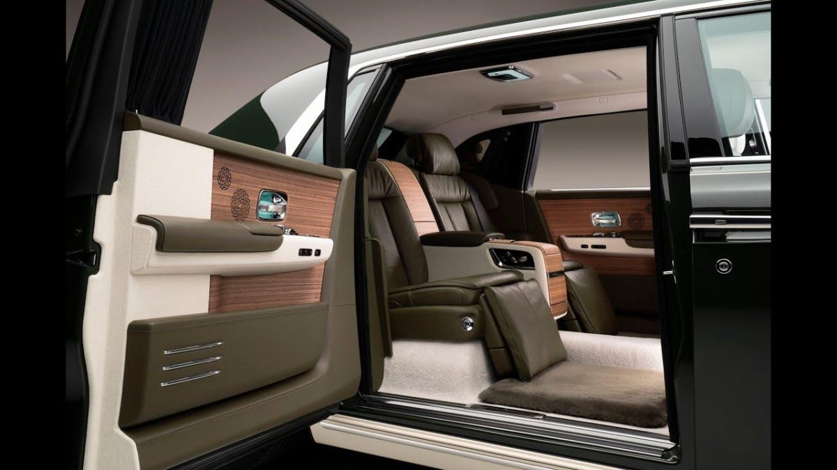 Rolls Royce Phantom 2022 салон