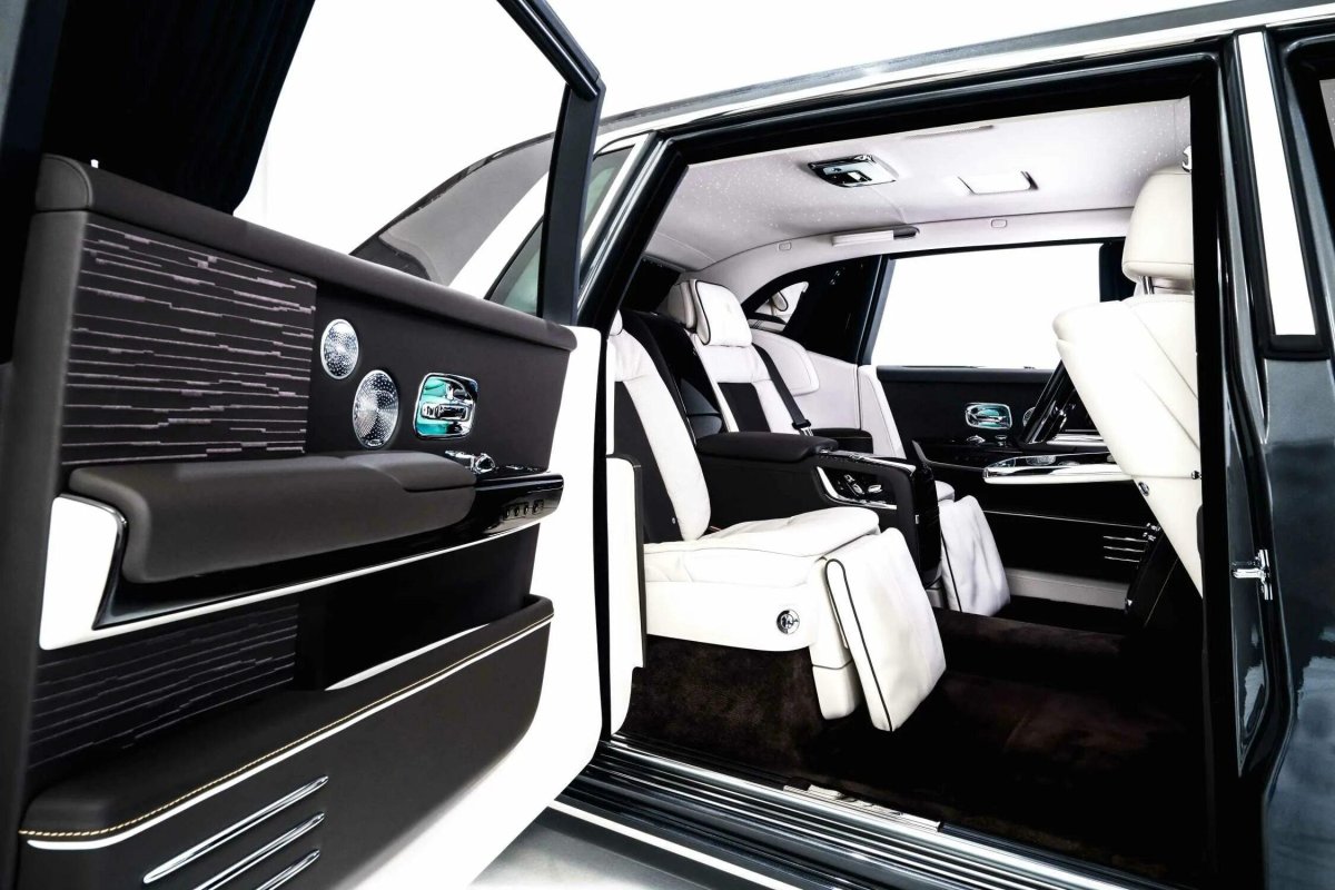 Роллс Ройс 2023 салон