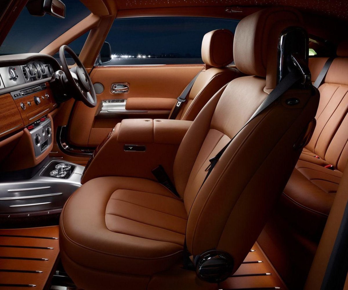 Роллс Ройс коричневый салон