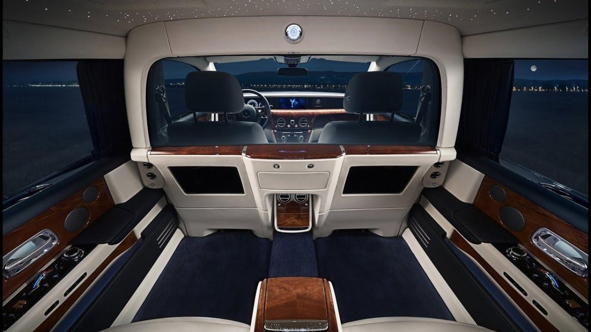 Rolls Royce Phantom 2022 салон